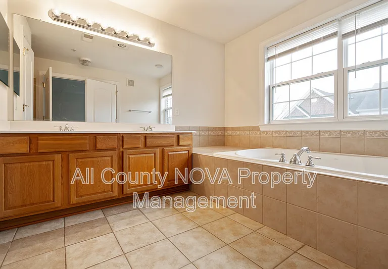 3546 Carriage Walk Ln #47-D — Photo 20