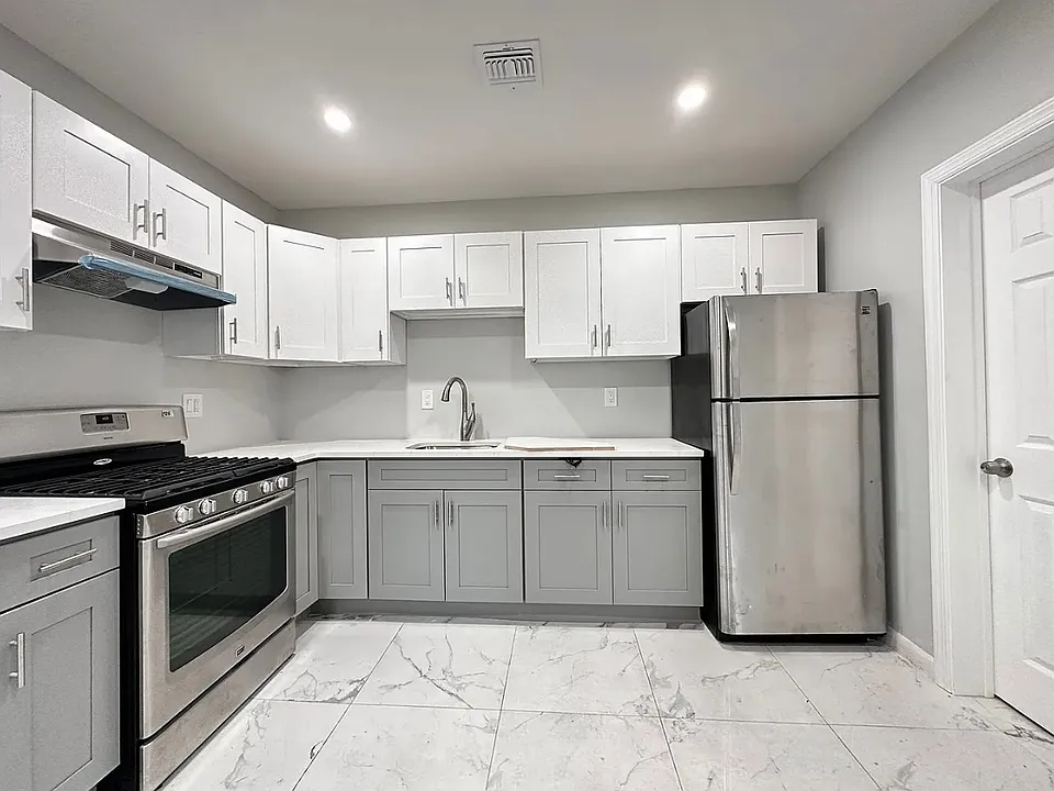 61 Warner Ave #2D