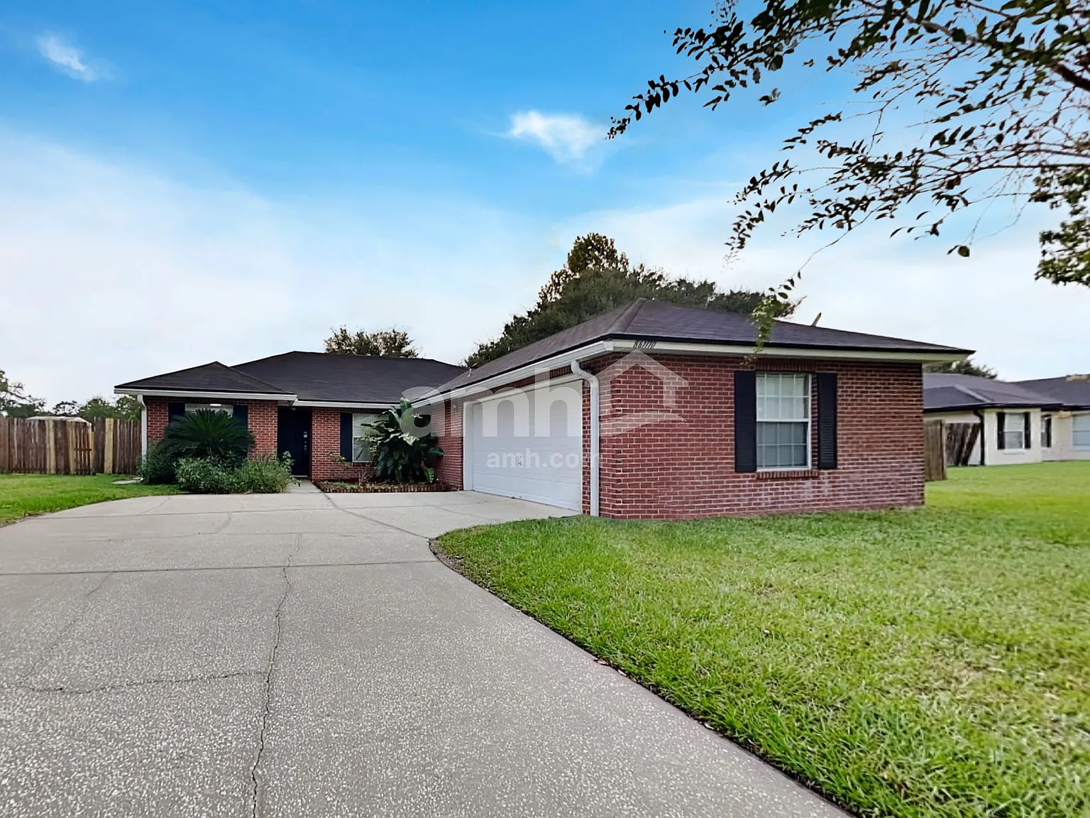 3 bed, 2.0 bath, 1376 sqft, $2,100 — Photo 1