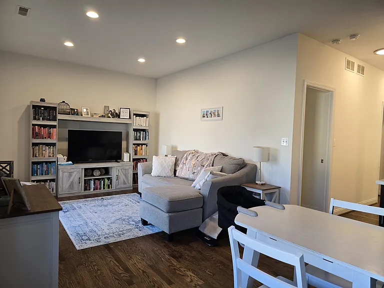 723 W 34th St — Photo 6