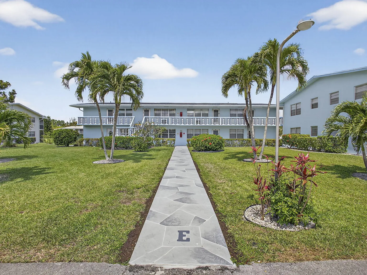 1 bed, 1.5 bath, 646 sqft, $1,400 — Photo 2