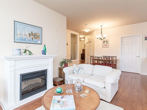 4th image of 866 Goldstream Ave #216