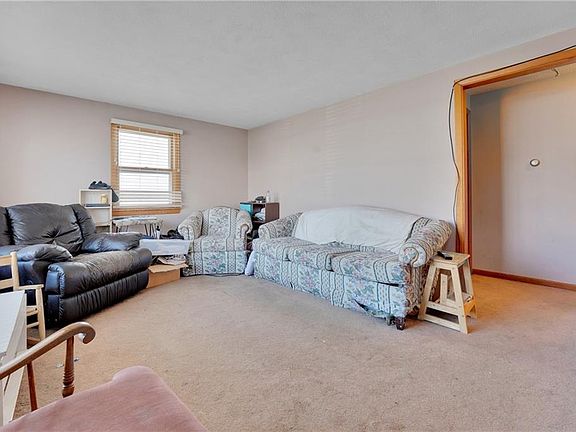 4th image of 24 Brown St