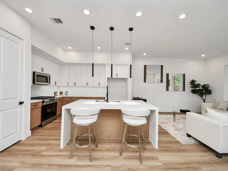 505 Middle St — Photo 6
