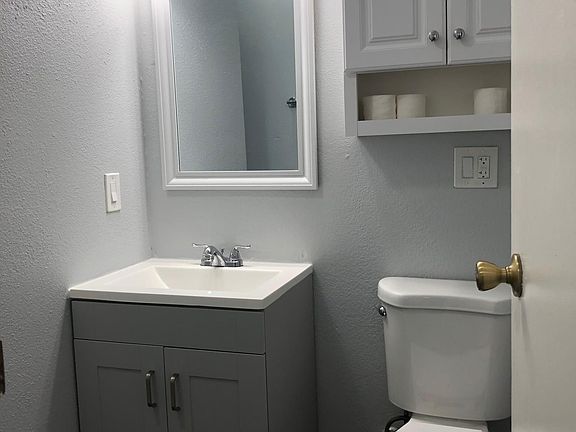 5th image of 505 Richford Ave