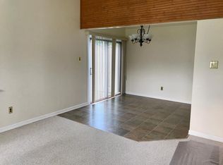 69 Cedarwood Ct #69, West Deptford, NJ 08066
