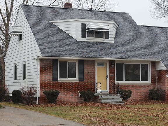 2nd image of 320 E 271st St