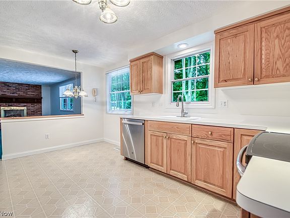 3rd image of 5828 Grovewood Dr
