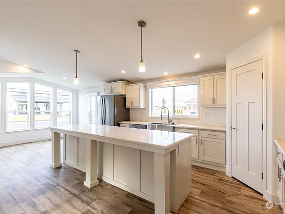 4th image of 956 N Rock Rose Avenue