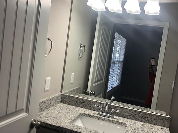 4th image of 311 Divine Dr