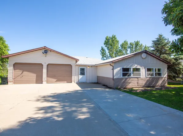 1112 Sunflower Ln, Hazen, ND 58545