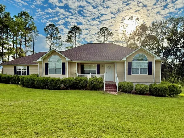 220 Peachtree Cir, Douglas, GA 31533