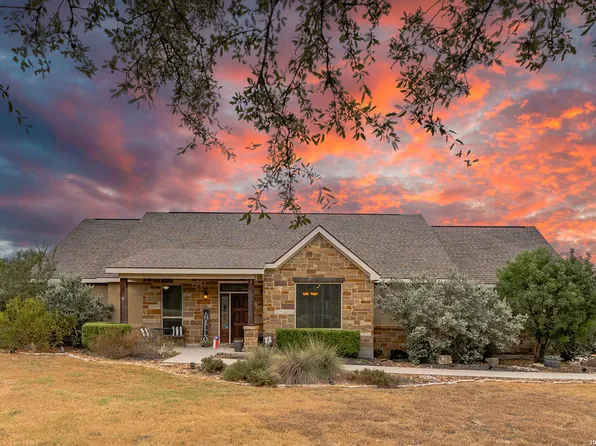 1126 Ensenada Dr, Canyon Lake, TX 78133