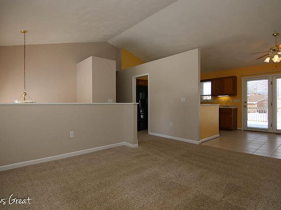 5th image of 828 Harmon Cir