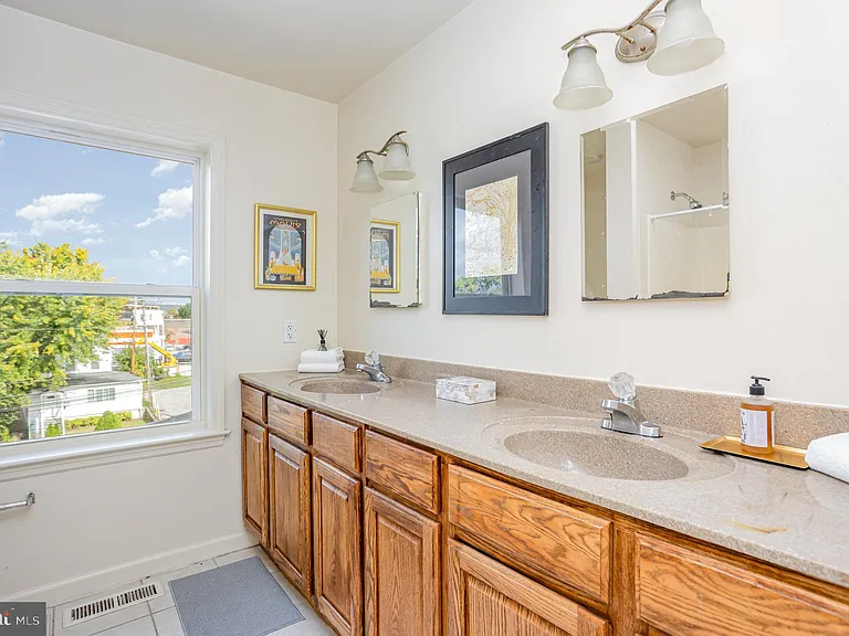 5235 Crowson Ave #6 — Photo 17