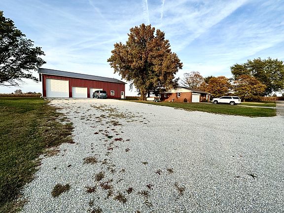 3rd image of 1180 E Pleasant Dr