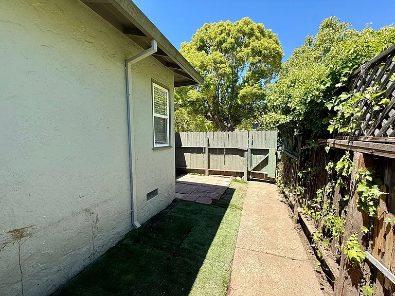 406 Woodland Ave — Photo 14