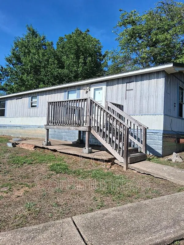 2 bed, 1.0 bath, $995 — Photo 1