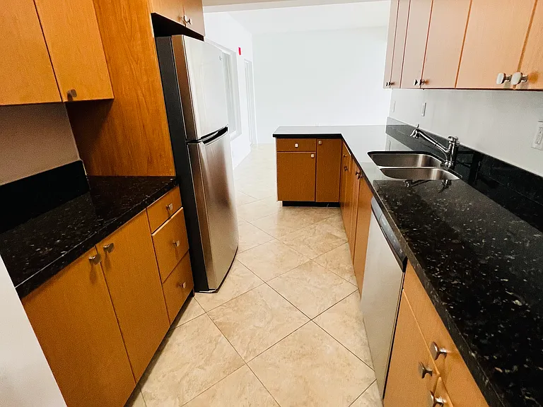 944 Bay Dr #7 — Photo 9