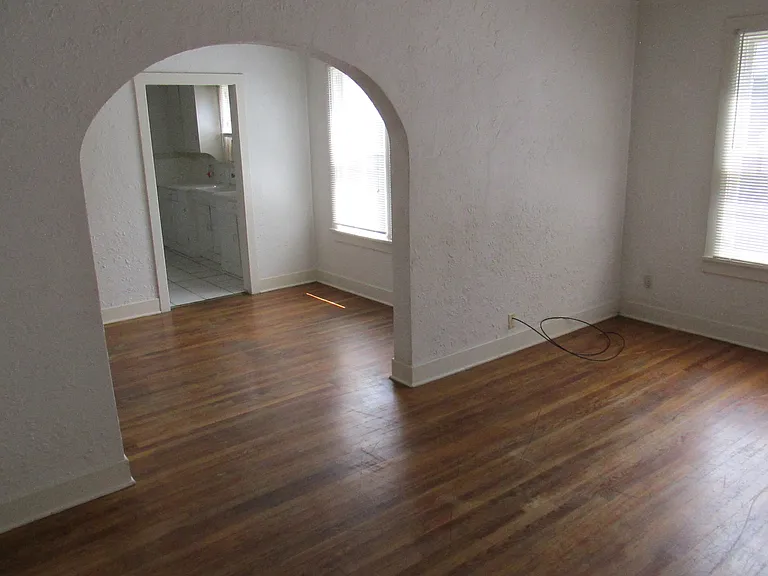 3912 W Gadsden St — Photo 2