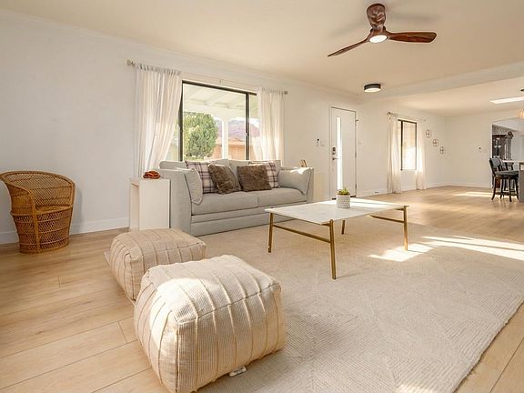 2nd image of 35 Palo Verde Cir