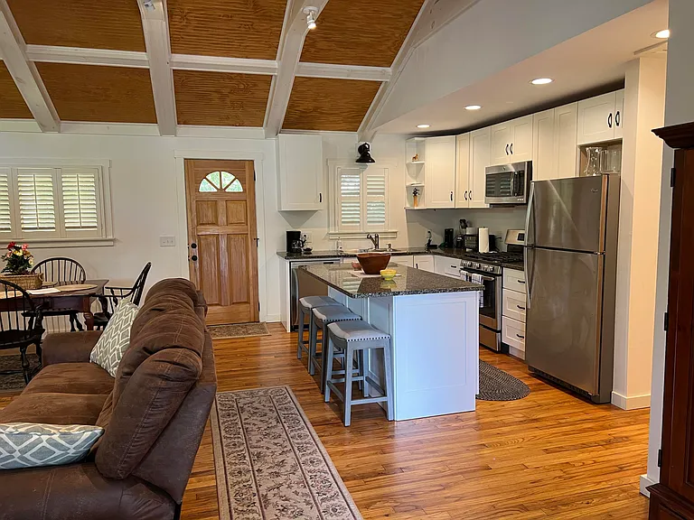 206 Sumter St SE — Photo 4