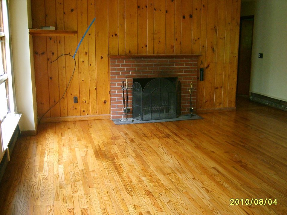LR w Fireplace