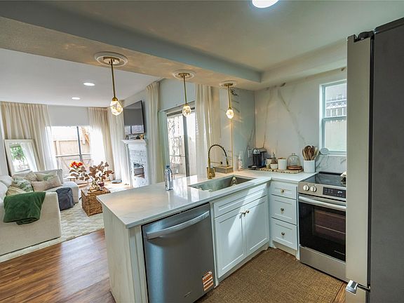 2nd image of 1829 Augusta Dr APT 1