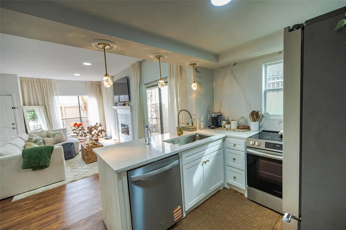 Building Photo - 1829 Augusta Dr #1