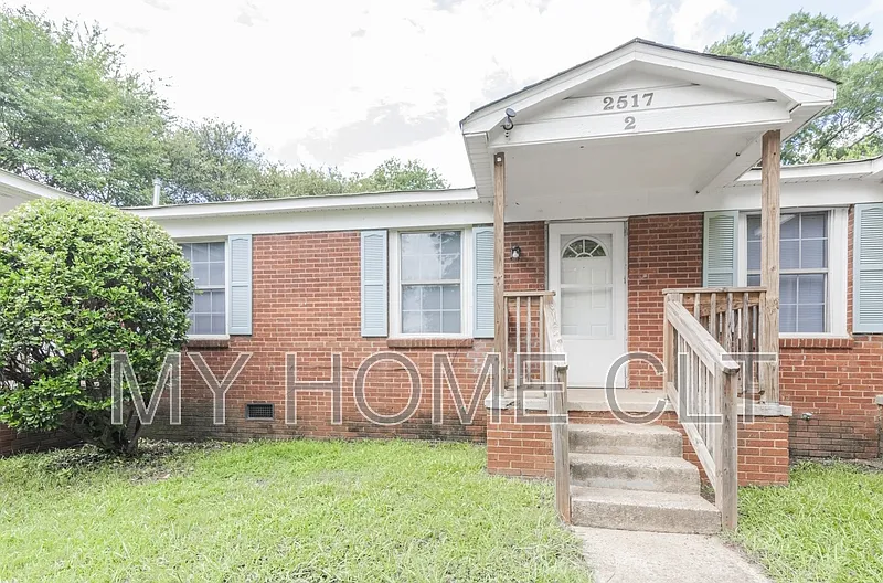 2 bed, 1.0 bath, 678 sqft, $1,200 — Photo 1