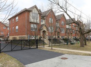 200 River Front Dr, Mount Prospect, IL