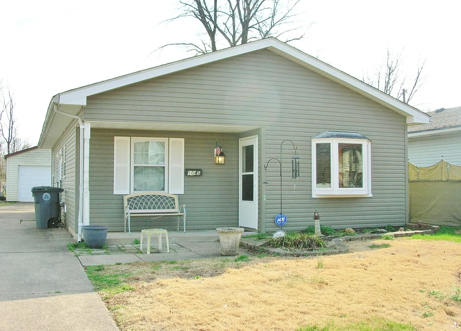 1045 Hensz Ave photo 1