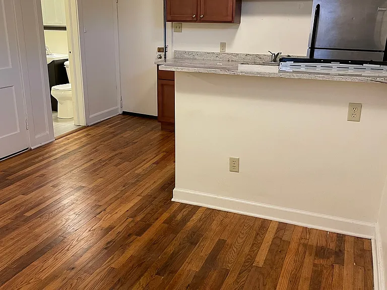 St. Clair Apartments — Photo 15