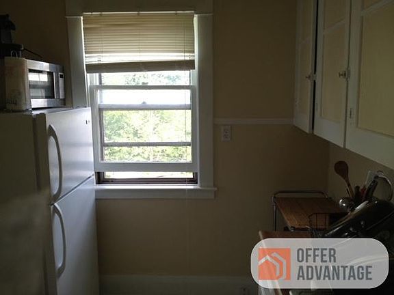 4th image of 278 Colvin Ave #1R