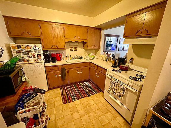 5th image of 2443 N Murray Ave #305