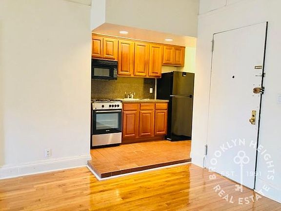 3rd image of 148 Montague St APT 4