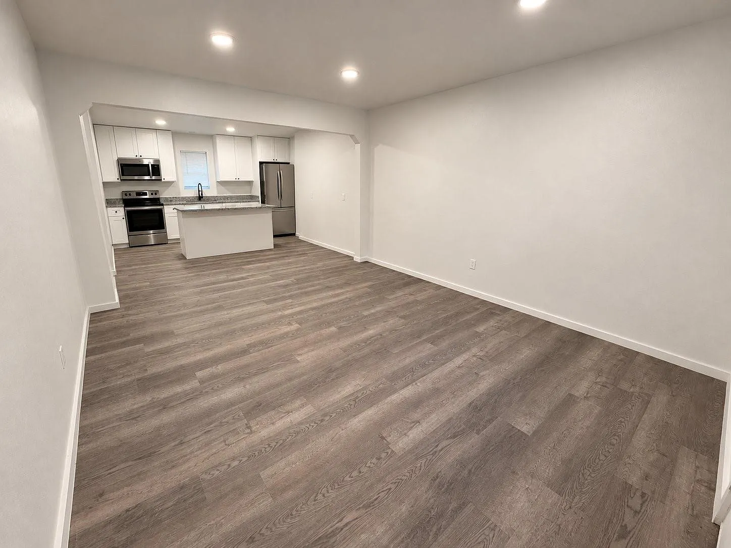 916 Brook Forest Dr — Photo 4