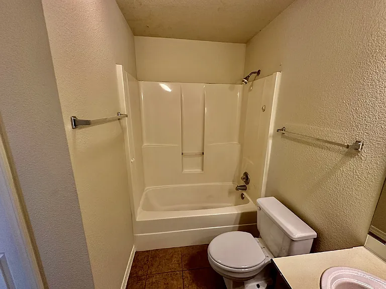 2311 W Willow St — Photo 11