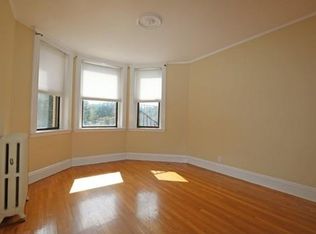65 Park Dr APT 8, Boston, MA 02215