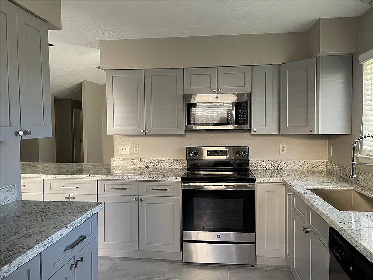 3306 Boxelder Dr — Photo 2