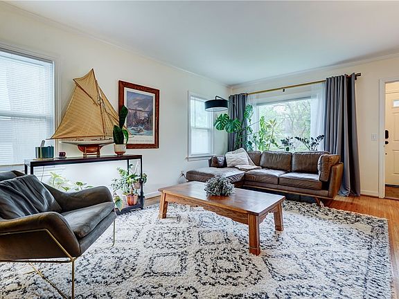 4th image of 380 Hillside Ave