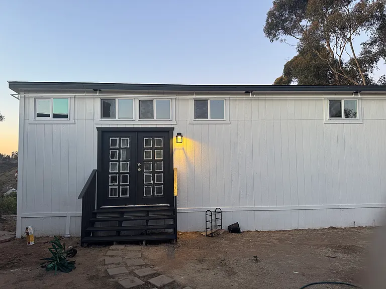 Detached furnished tiny home for rent