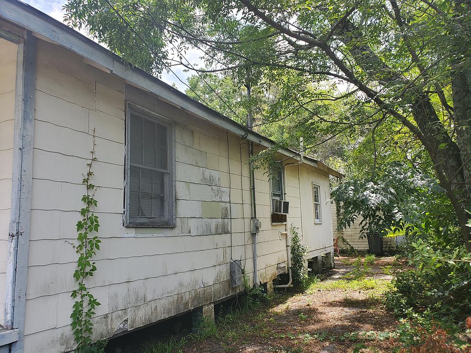 2nd image of 2025 Hampton Ave