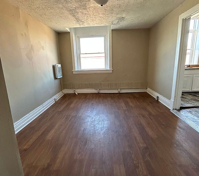 1st image of 17 W Lexington Ave Unit 4