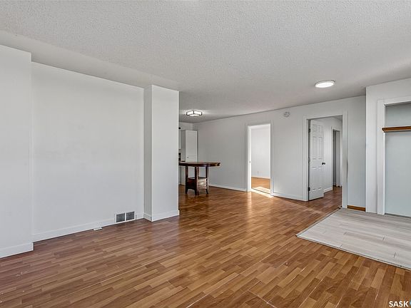 3rd image of 147 30th Street E