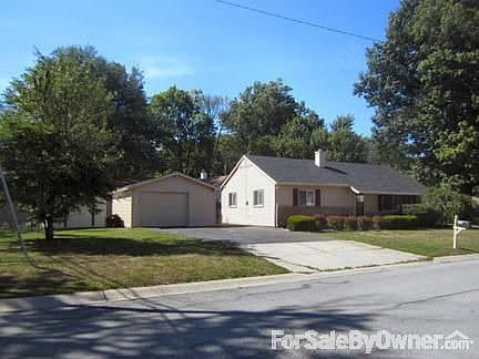 Detached Garage
						:
						Over-sized one car garage with plenty of storage
