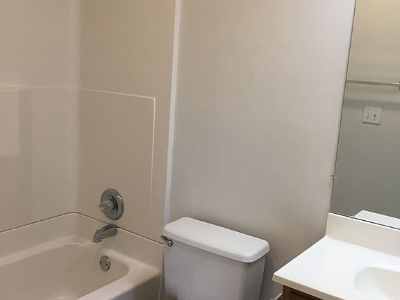 3rd image of 180 Rivergate Dr