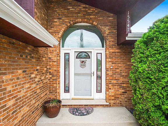3rd image of 15547 S Willow Ct