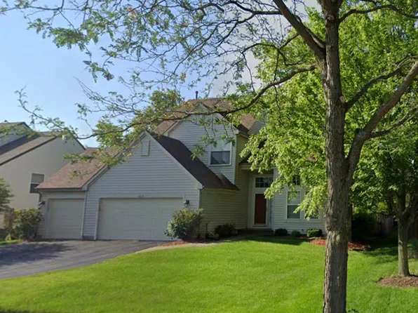 1585 Autumncrest Dr, Crystal Lake, IL 60014