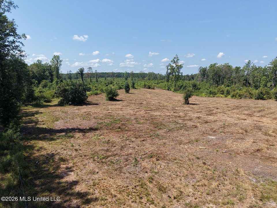 1st image of 3 Dewitt Ln
